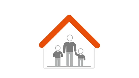 Piktogramm eines Hauses mit orangefarbenem Dach. Im Inneren stehen eine erwachsene Person und zwei Kinder einander zugewandt. Symbol für Schutz und Unterkunft für Männer und ihre Kinder.